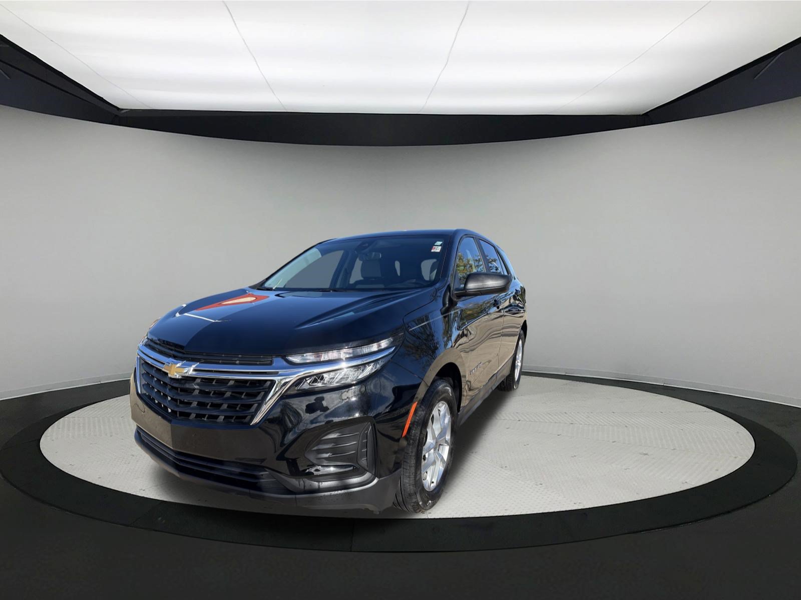 Used 2024 Chevrolet Equinox LS w/ LS Convenience Package FWD image 3