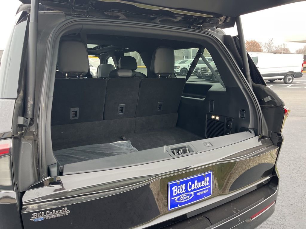 Used 2025 Lincoln Navigator L Reserve w/ Jet Appearance Package image 17