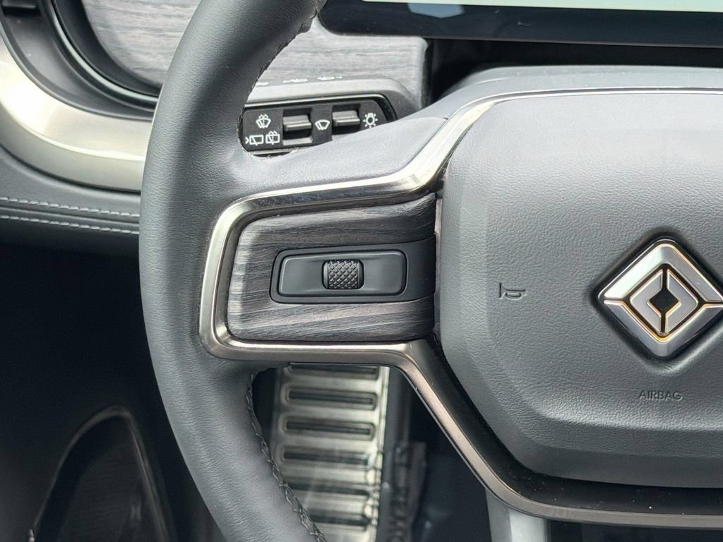 Used 2024 Rivian R1S Adventure AWD/4WD image 9