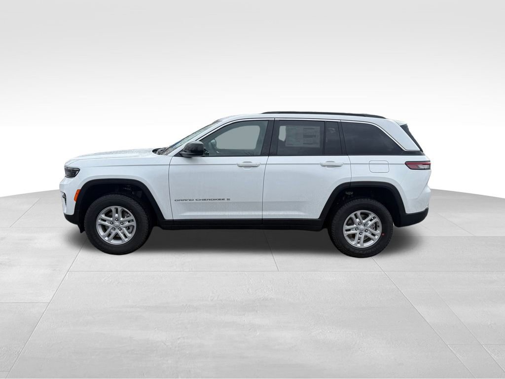 New 2025 Jeep Grand Cherokee Laredo image 4