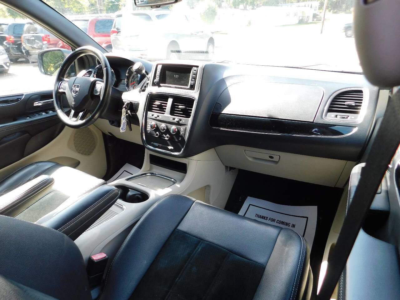 Used 2017 Dodge Grand Caravan SXT image 34