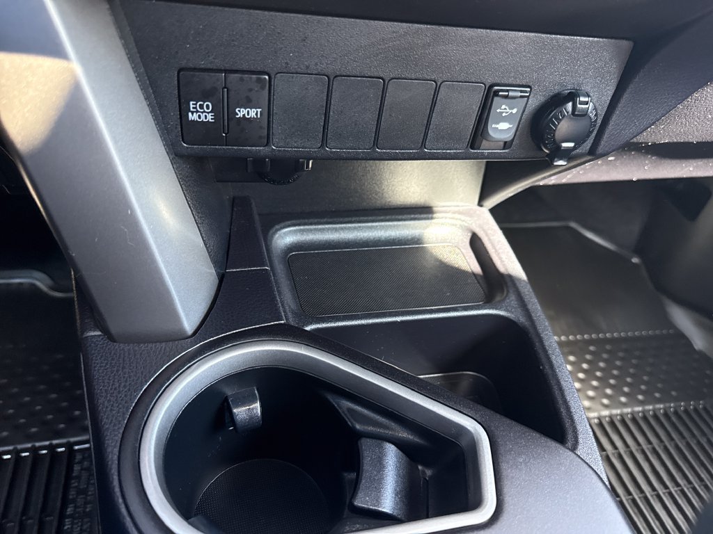 Used 2017 Toyota RAV4 XLE w/ Plus Extra Value Package AWD/4WD image 29