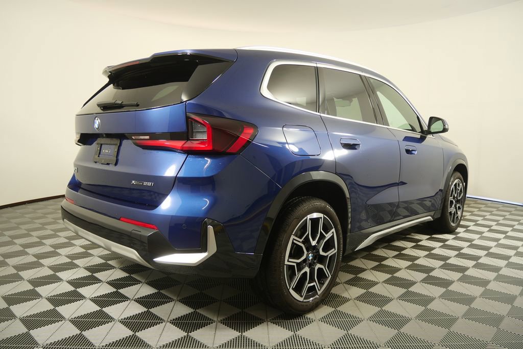 Certified 2025 BMW X1 xDrive28i AWD/4WD image 3