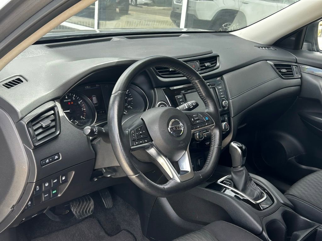 Used 2019 Nissan Rogue SV w/ Premium Package image 10