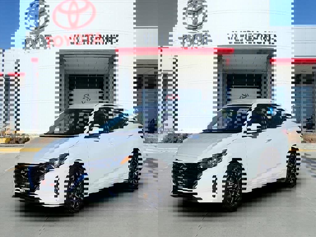 Used 2024 Nissan Sentra SV image 1