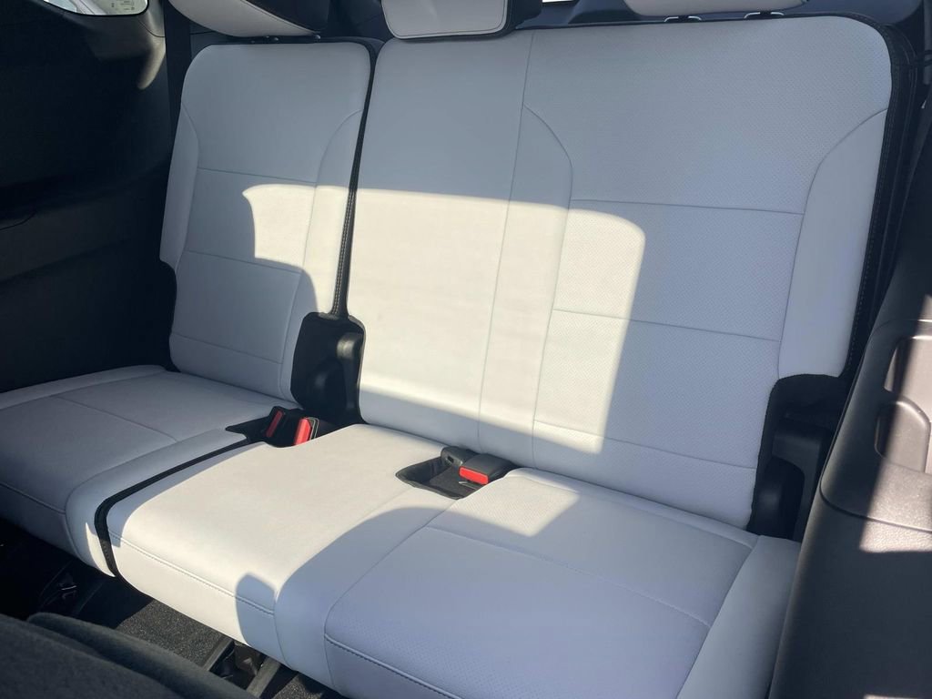 New 2026 Chevrolet Traverse High Country image 14