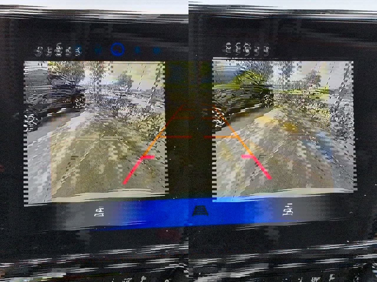 New 2027 Chevrolet Bolt LT w/ Comfort Package image 18