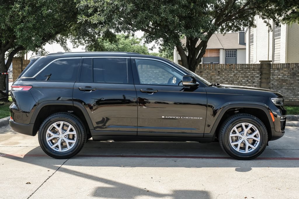 Used 2022 Jeep Grand Cherokee Limited AWD/4WD image 15