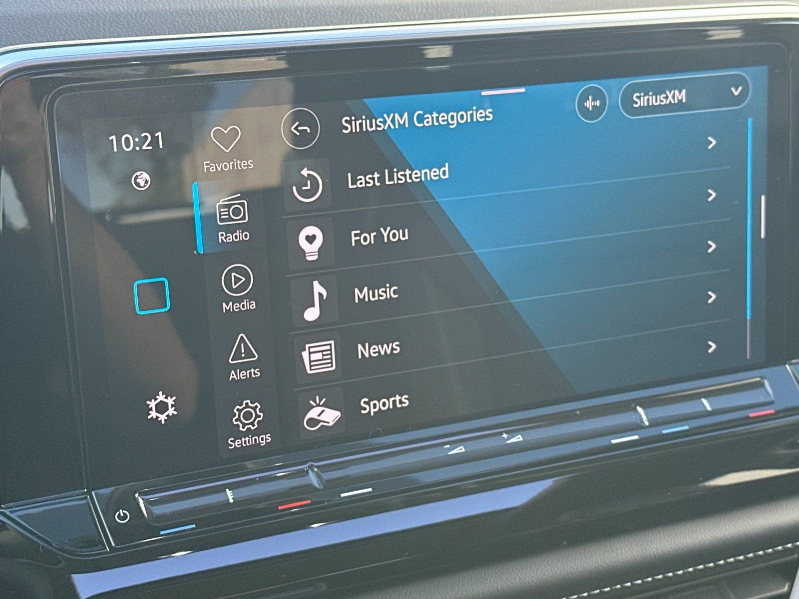 Used 2024 Volkswagen Atlas SE image 19