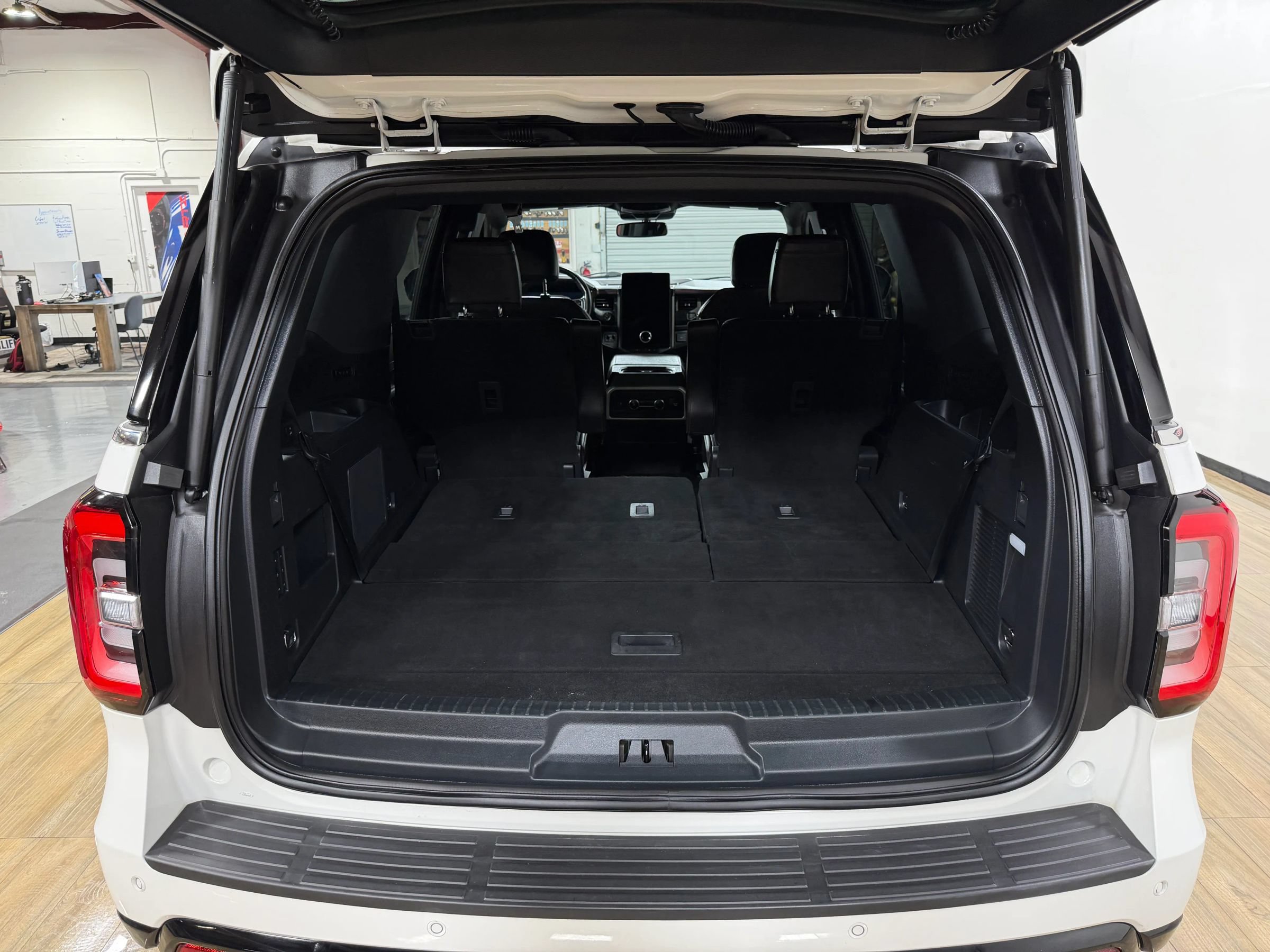 Used 2023 Ford Expedition Limited RWD image 7