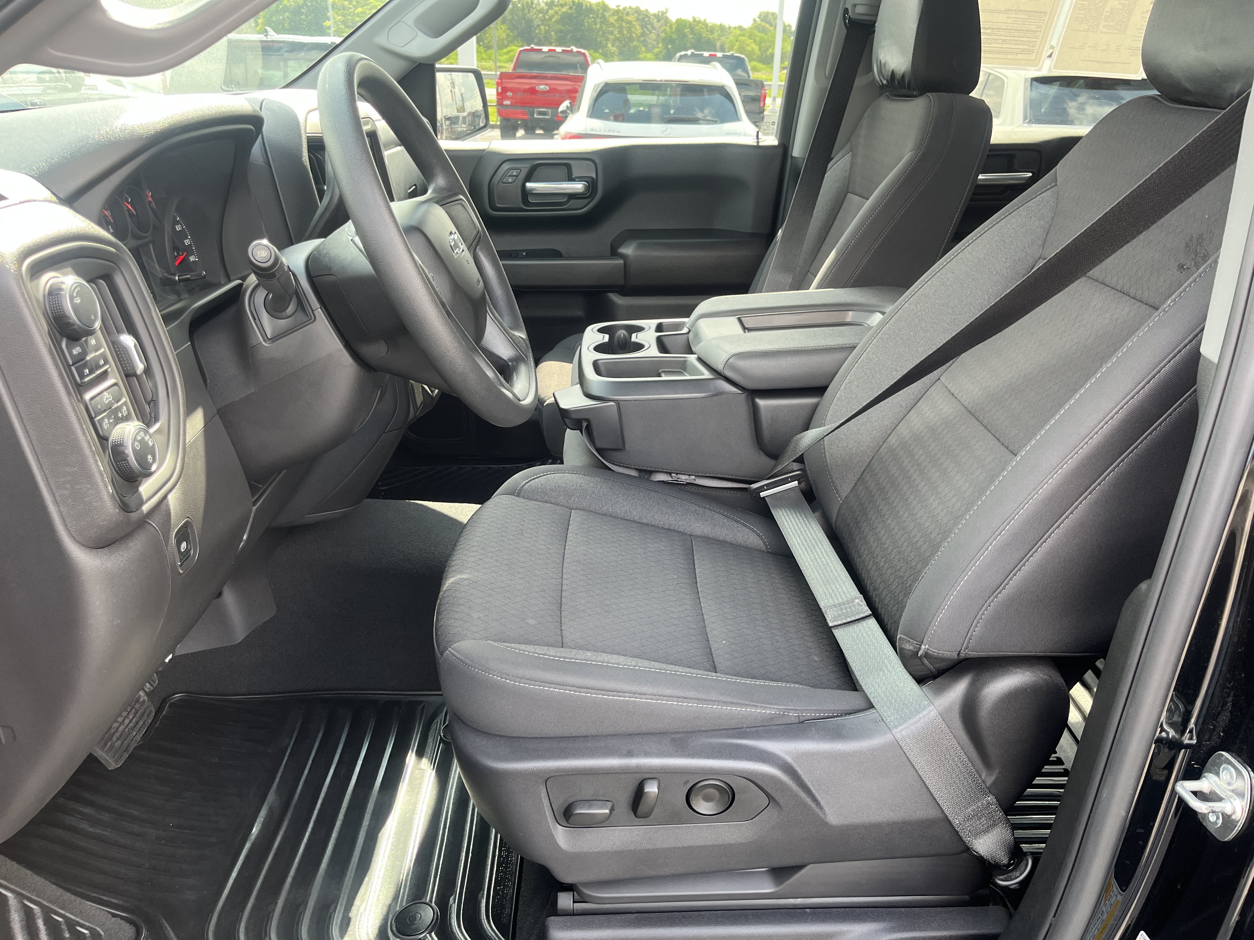 Used 2025 Chevrolet Silverado 1500 Custom Trail Boss w/ LPO, Dark Essentials Package AWD/4WD image 15