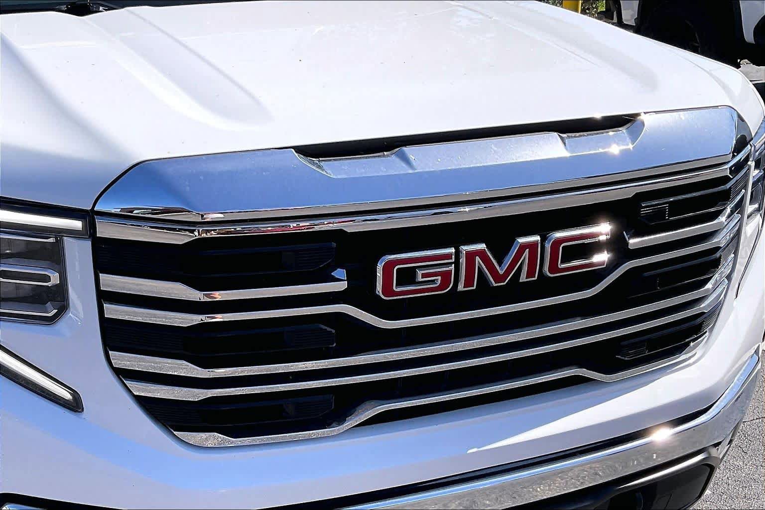 Certified 2025 GMC Sierra 1500 SLT RWD image 29