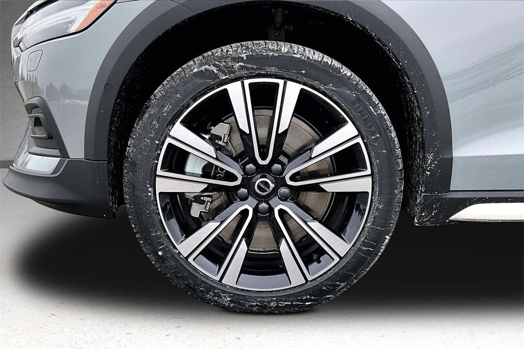 New 2026 Volvo V60 B5 Cross Country Ultra w/ Protection Package Premier AWD/4WD image 13