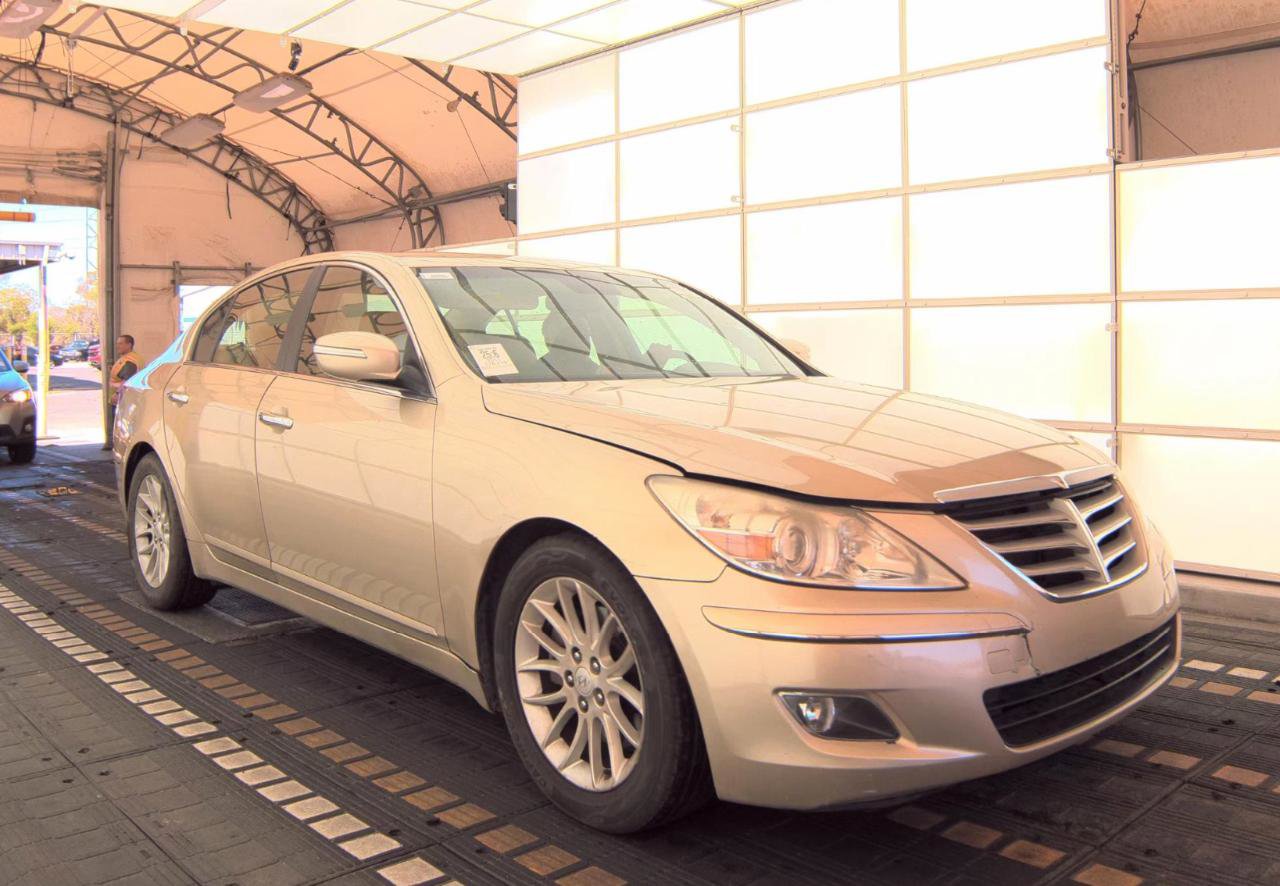 Used 2011 Hyundai Genesis 3.8 RWD image 4