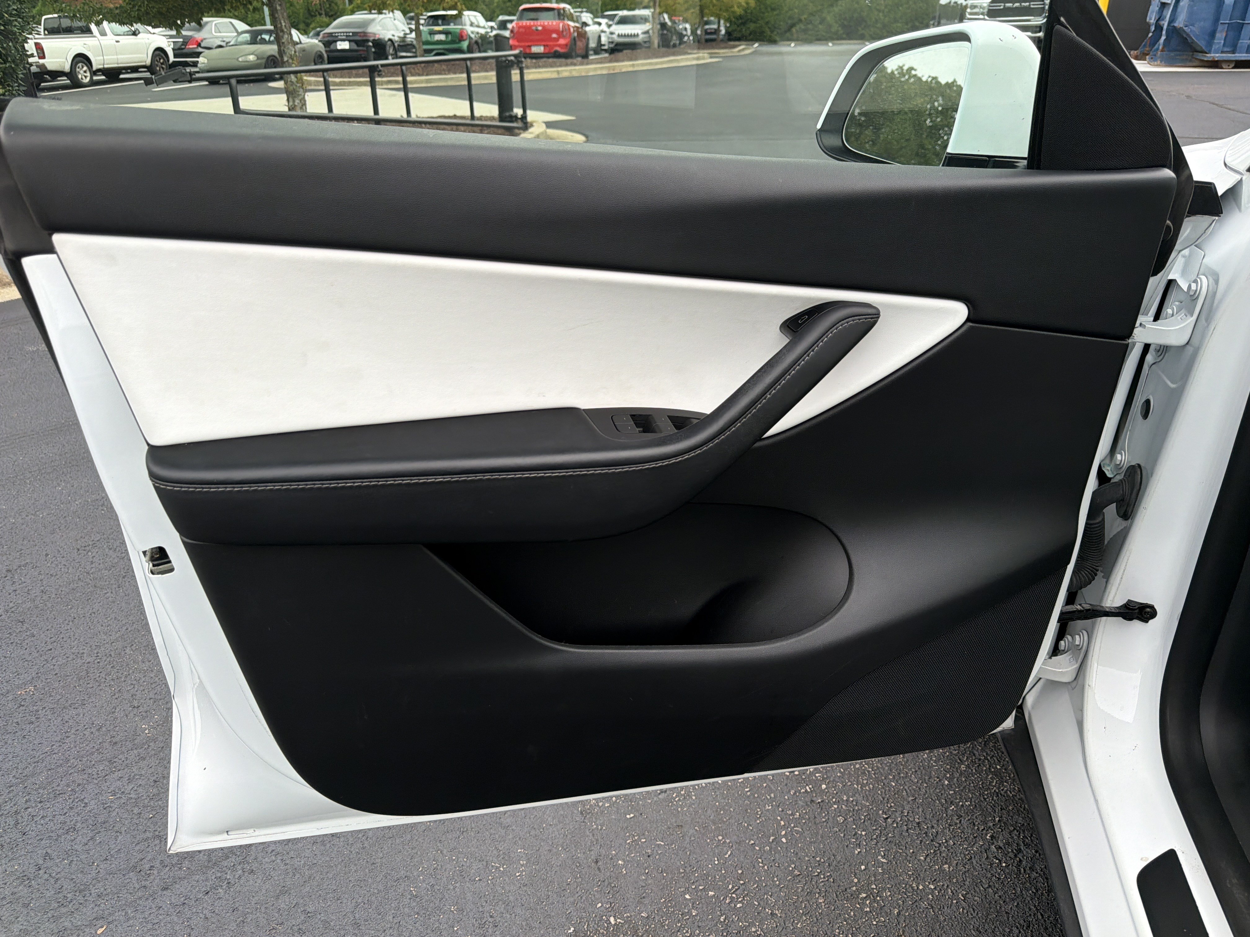 Used 2022 Tesla Model Y Performance AWD/4WD image 16