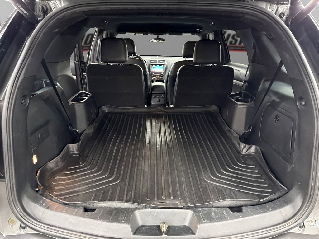 Used 2017 Ford Explorer XLT w/ Equipment Group 202A image 11