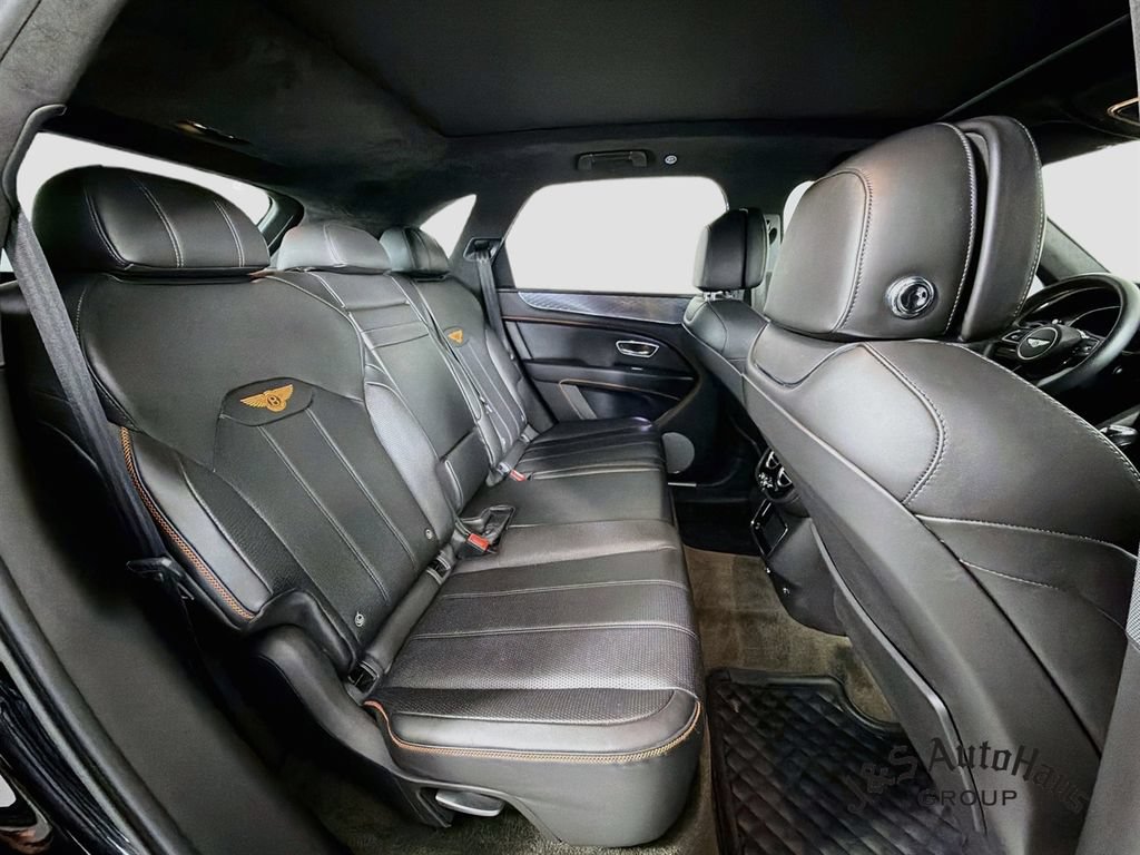 Used 2022 Bentley Bentayga AWD/4WD image 32