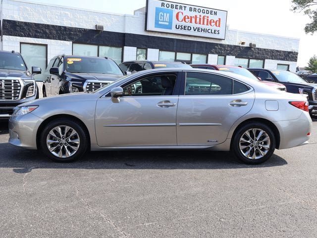 Used 2015 Lexus ES 300h w/ Navigation System Package FWD image 4