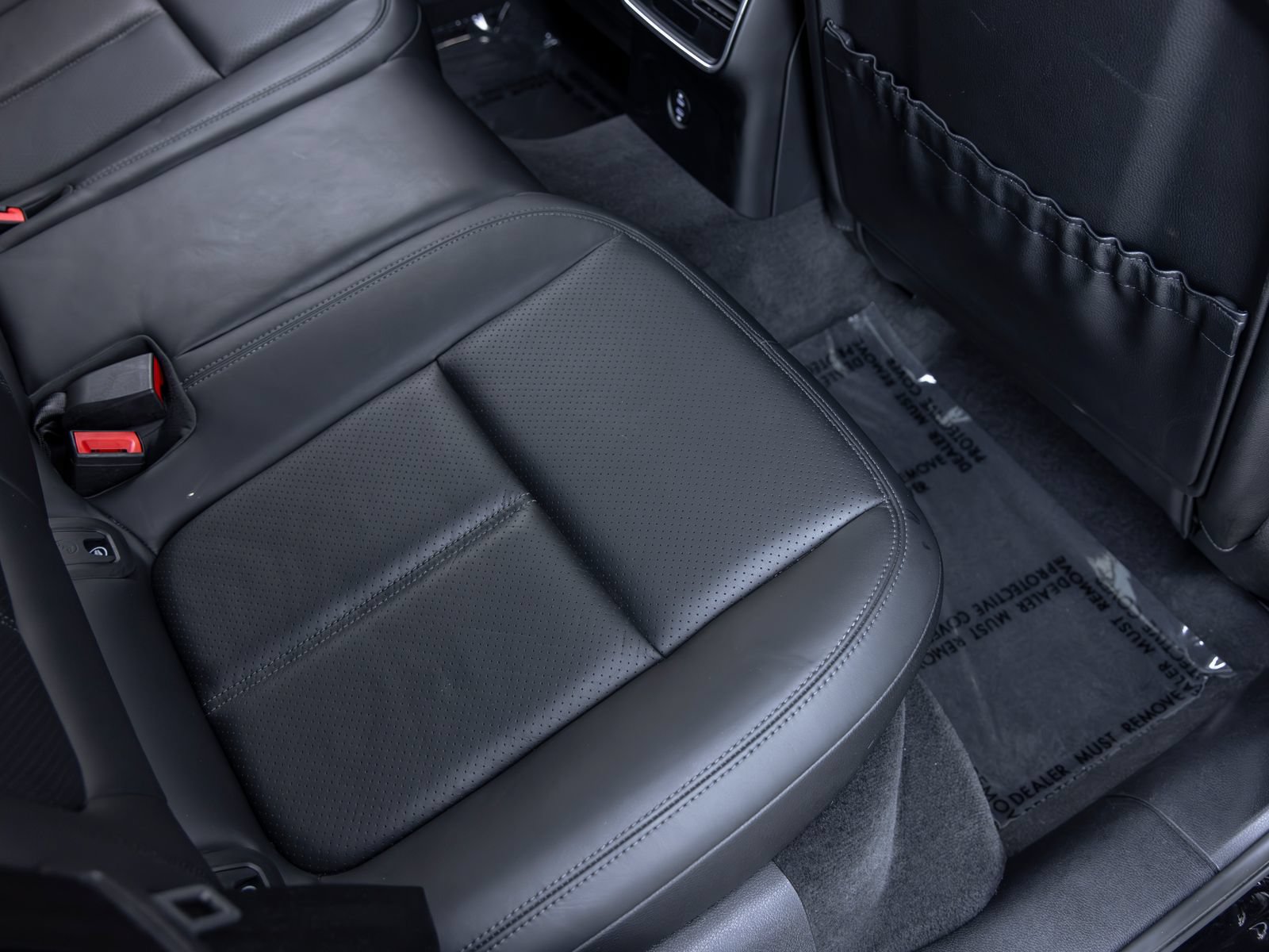Certified 2023 Porsche Macan AWD/4WD image 47