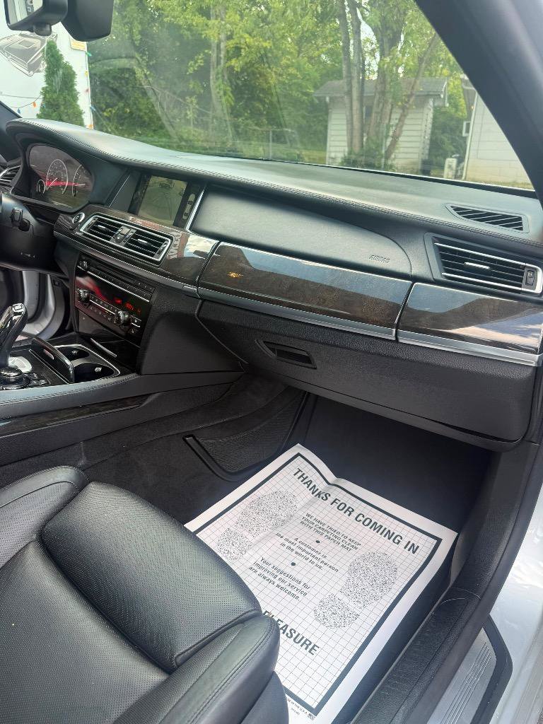 Used 2013 BMW 750Li RWD image 35