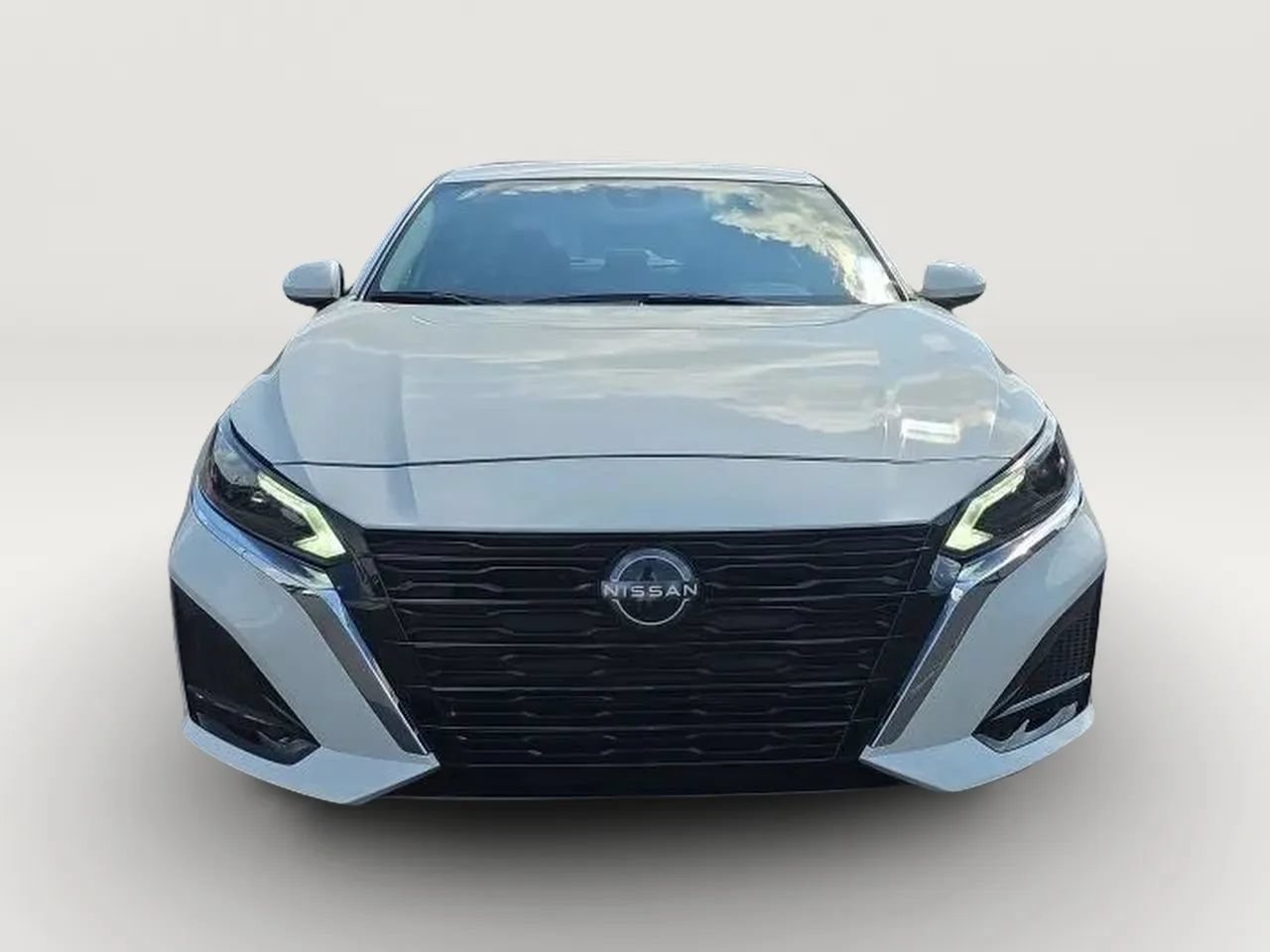 Used 2024 Nissan Altima 2.5 SV w/ SV Premium Package FWD image 4