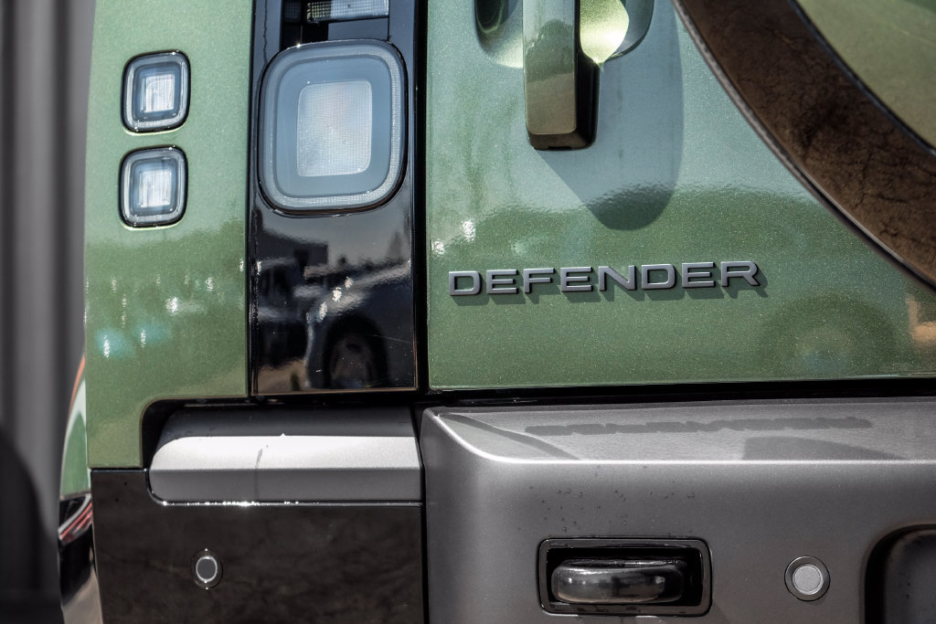 New 2026 Land Rover Defender 110 X-Dynamic SE AWD/4WD image 8