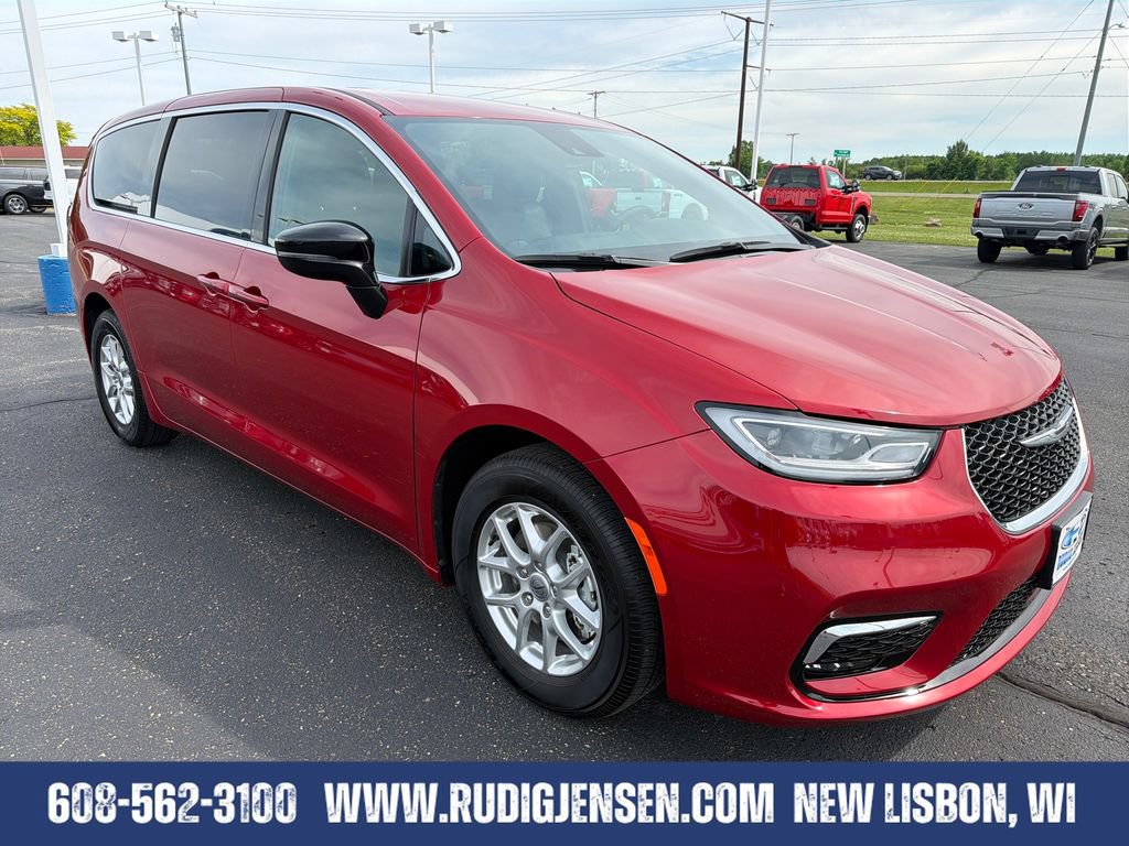 Used 2025 Chrysler Pacifica Select FWD image 7