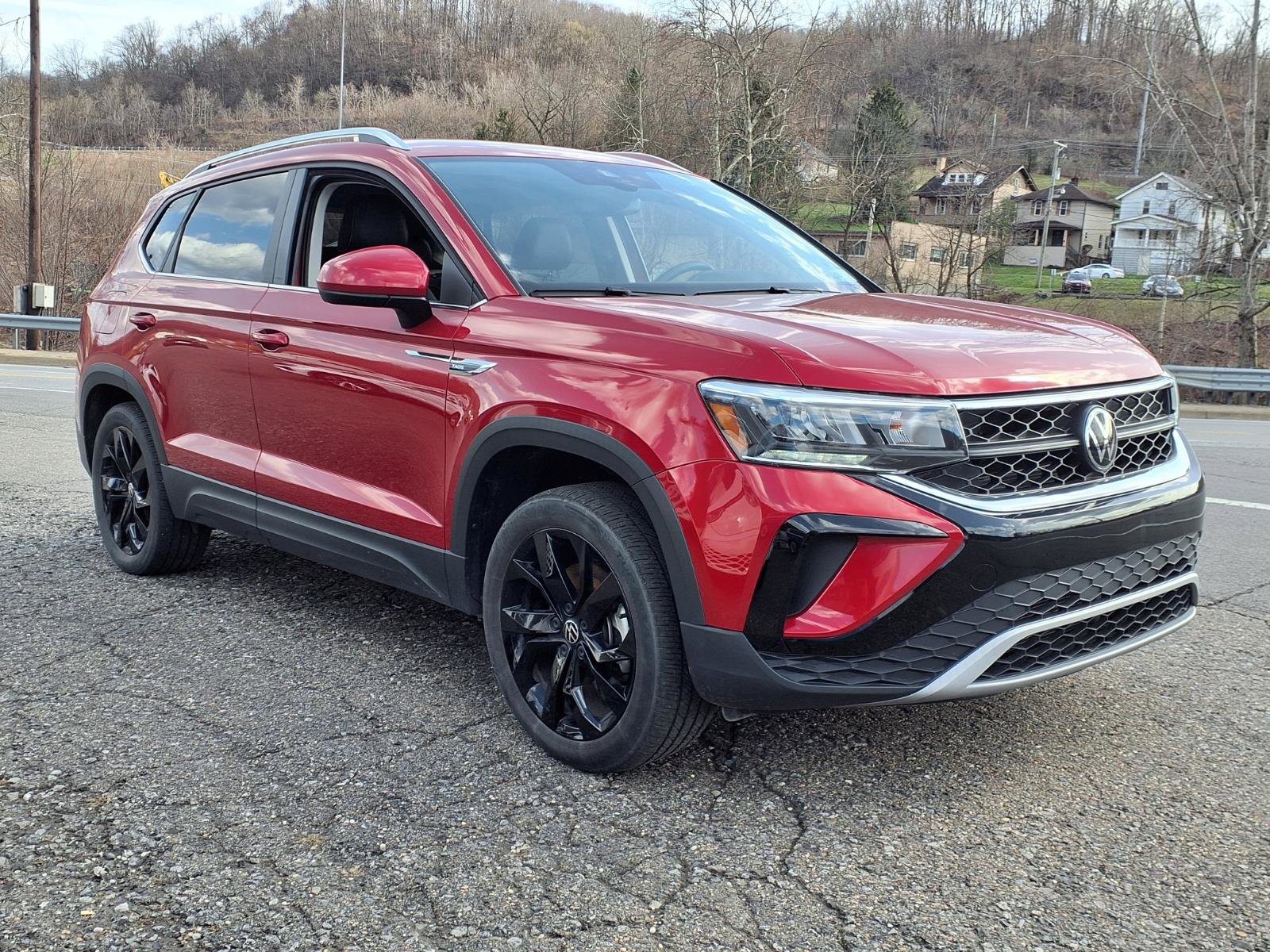 Used 2023 Volkswagen Taos SE w/ Black Wheel Package image 2