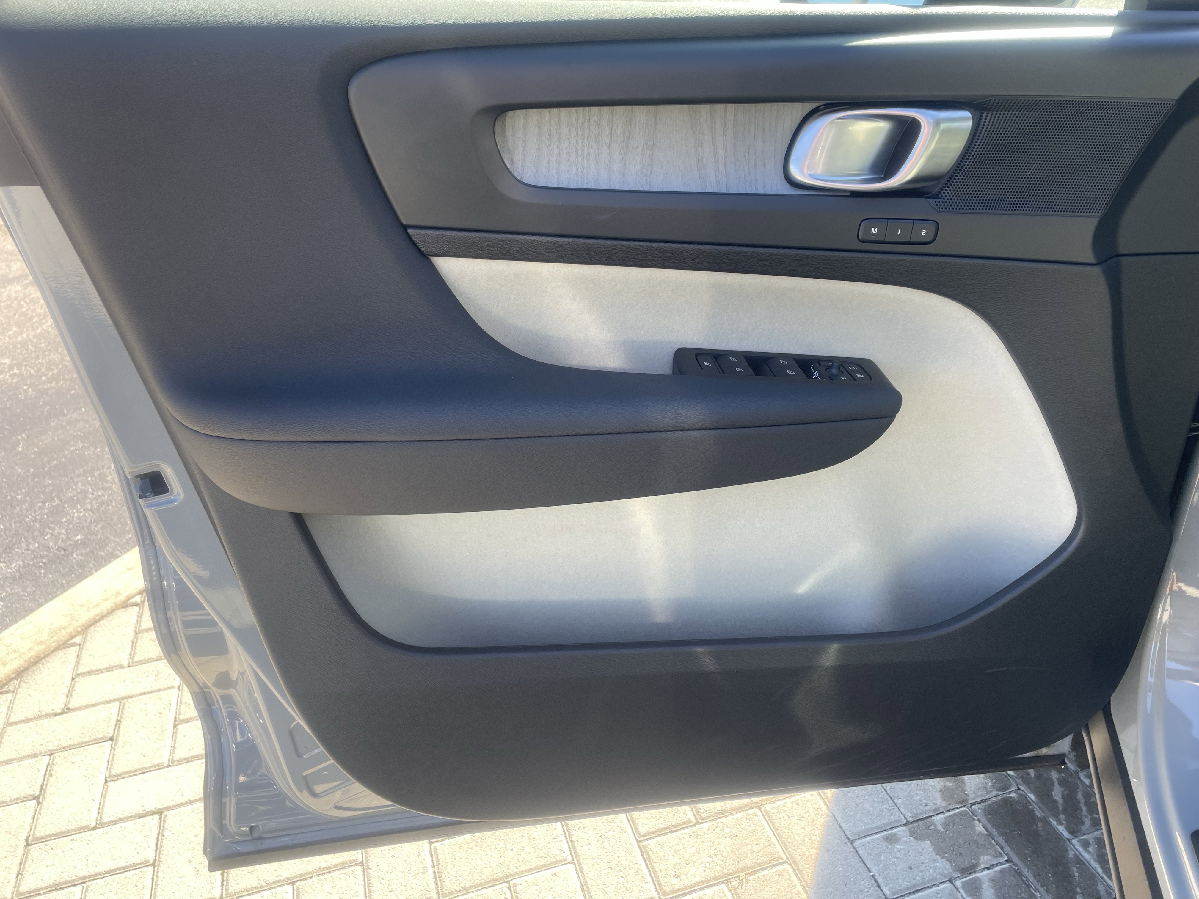 New 2025 Volvo XC40 B5 Plus w/ Protection Package Premier image 14