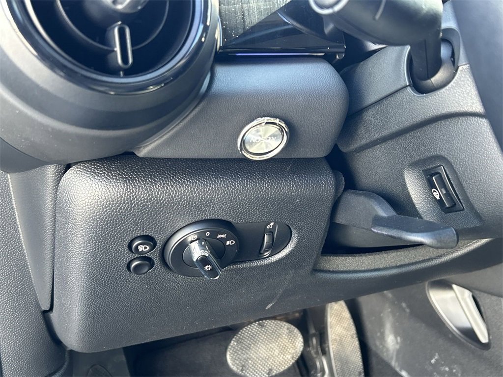 Used 2022 MINI Cooper SE image 16