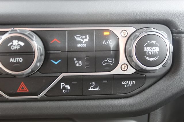 Used 2024 Jeep Wrangler Unlimited Sahara w/ Technology Group AWD/4WD image 22