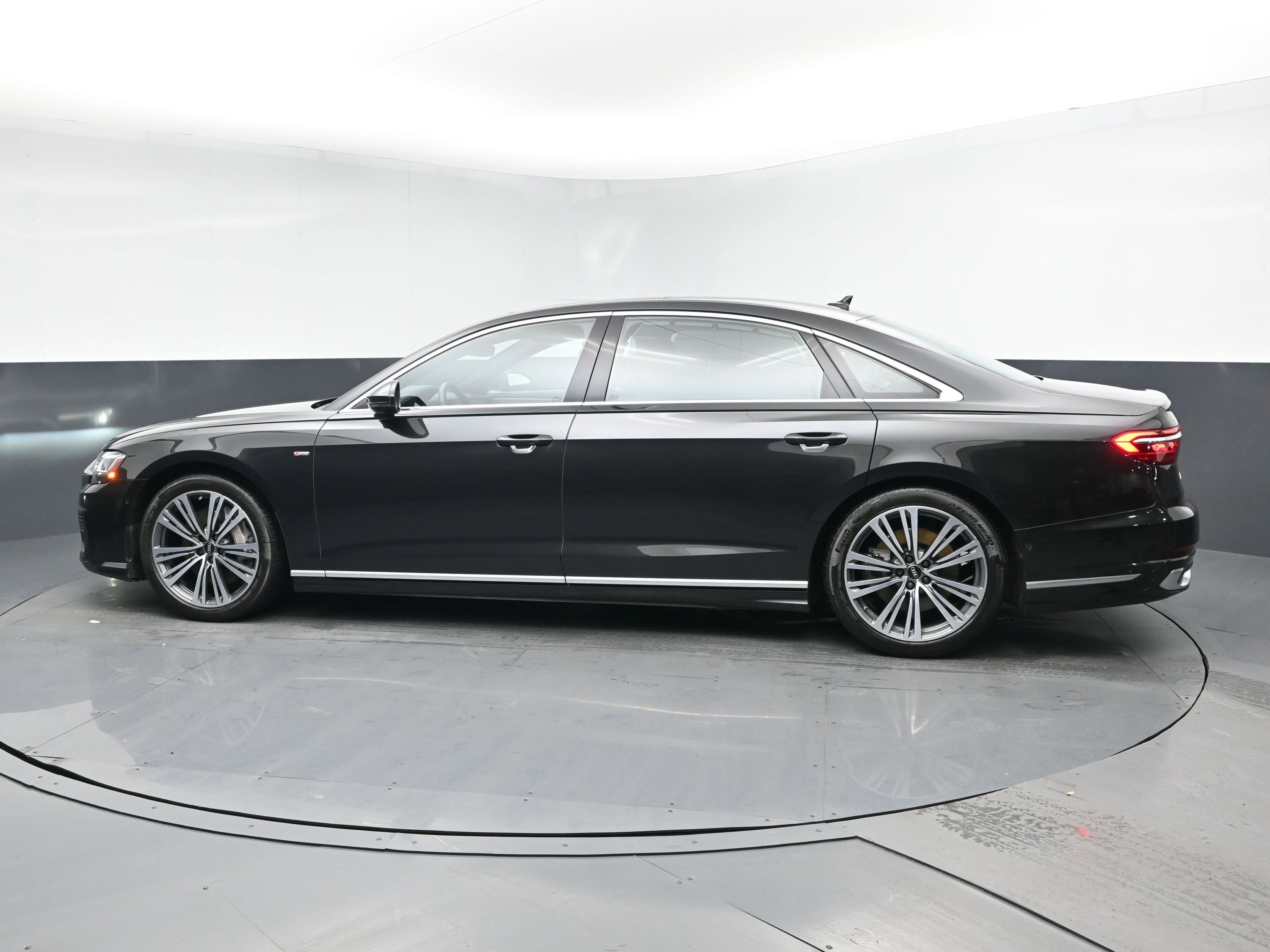 Used 2022 Audi A8 L 3.0T w/ Executive Package AWD/4WD image 4