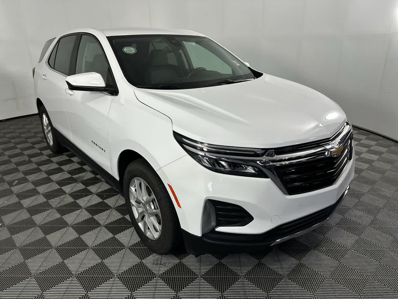 Used 2024 Chevrolet Equinox LT AWD/4WD image 8