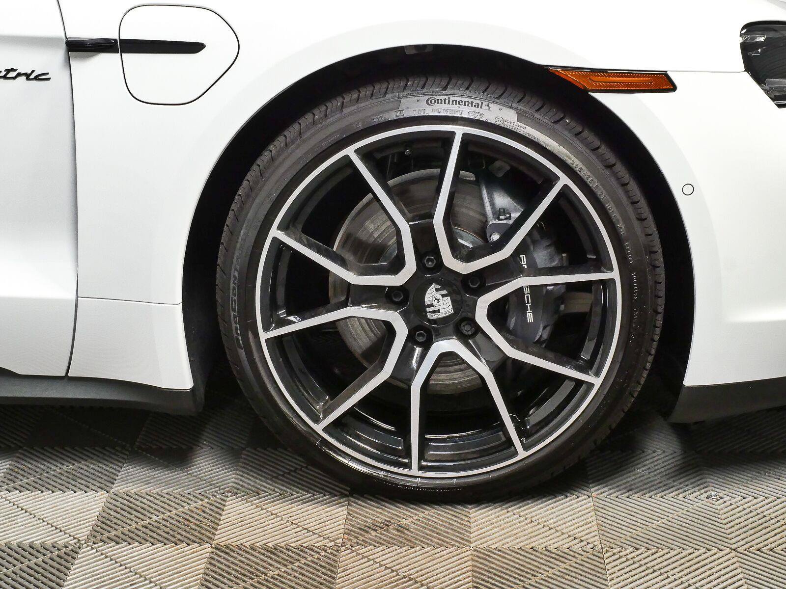 New 2026 Porsche Taycan RWD image 40