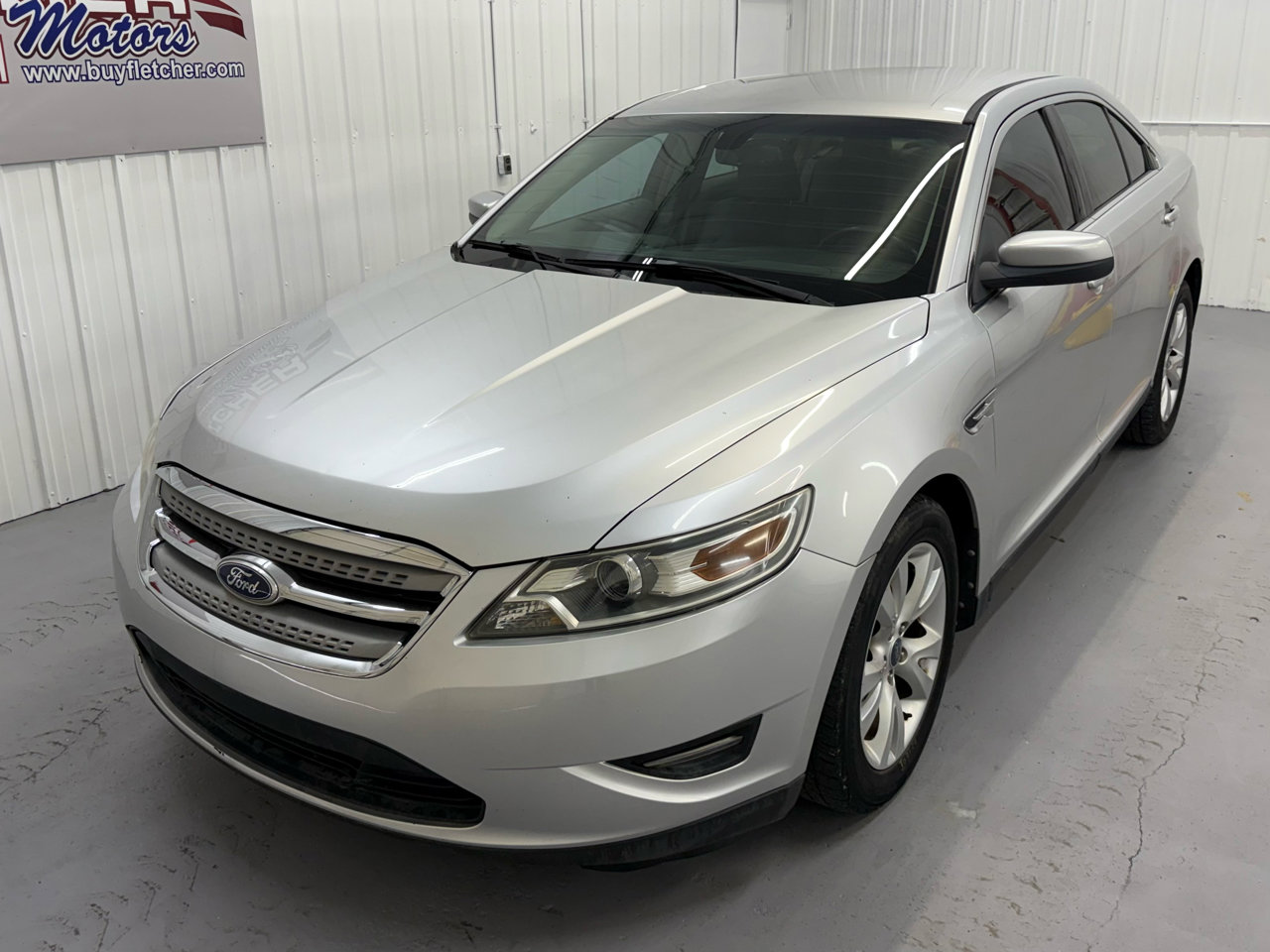 Used 2010 Ford Taurus SEL image 4