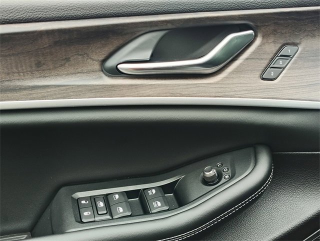 New 2025 Jeep Grand Cherokee L Limited w/ Black Appearance Package image 12