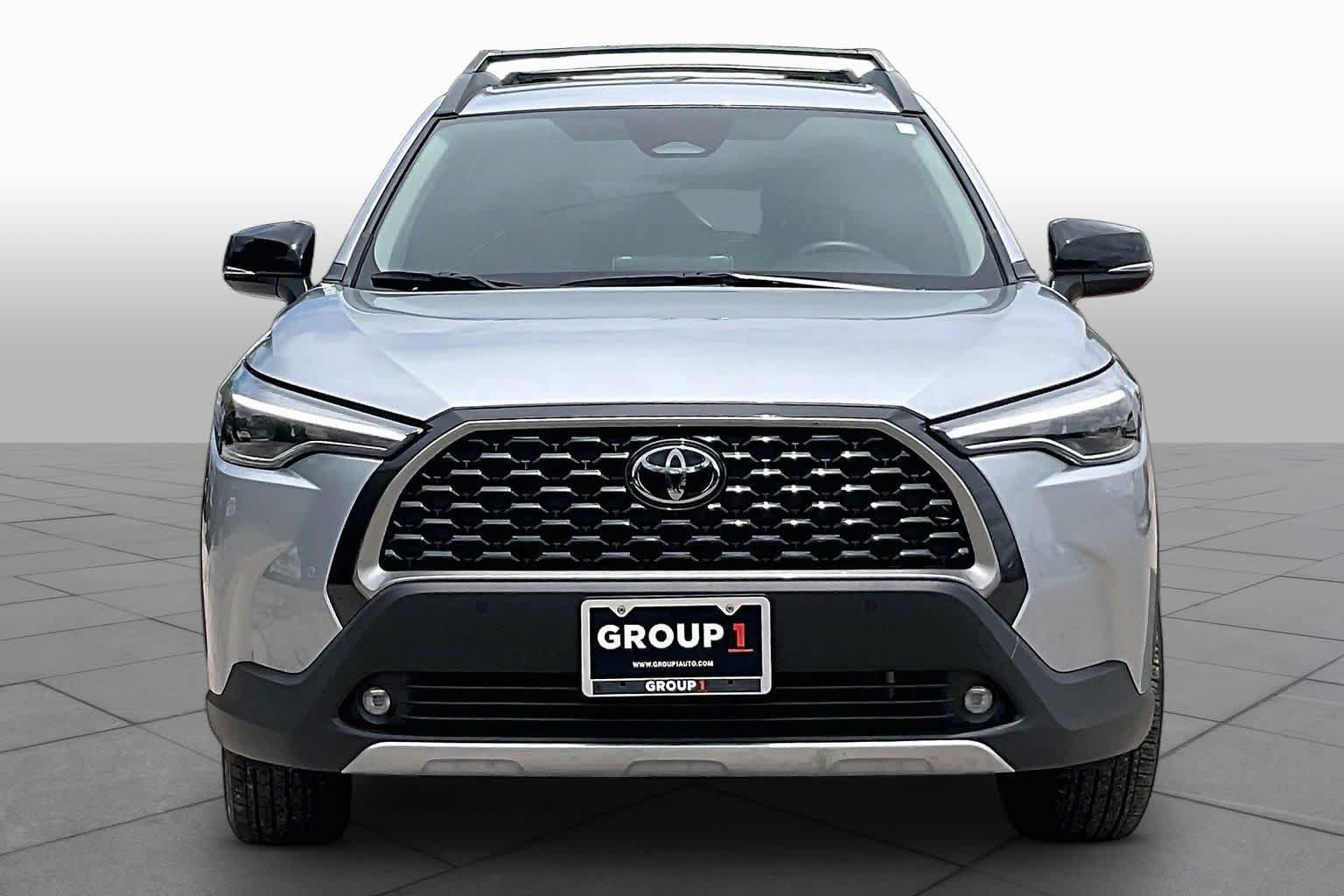 Used 2025 Toyota Corolla Cross XLE FWD image 4