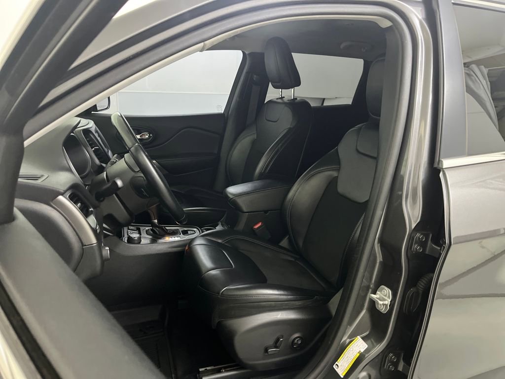 Used 2019 Jeep Cherokee Latitude Plus image 19