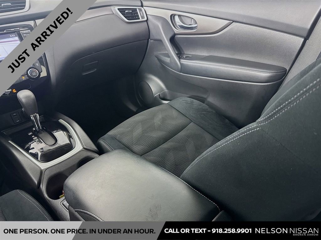 Used 2015 Nissan Rogue SV w/ SV Premium Package image 23