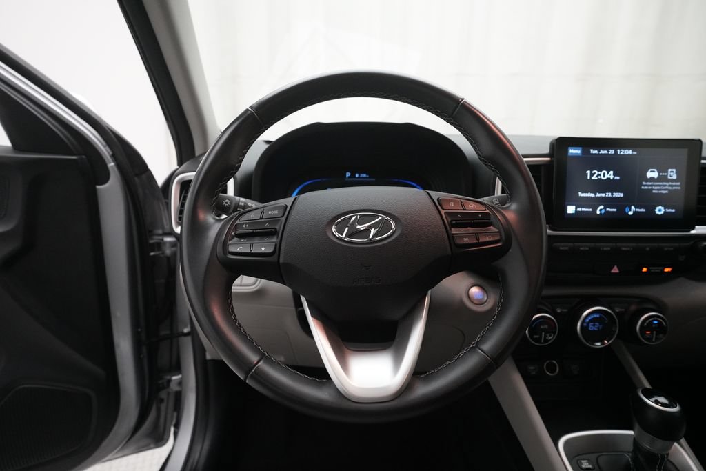 Used 2025 Hyundai Venue SEL FWD image 4