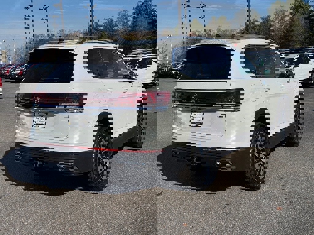 Used 2024 Volkswagen Atlas SEL image 3