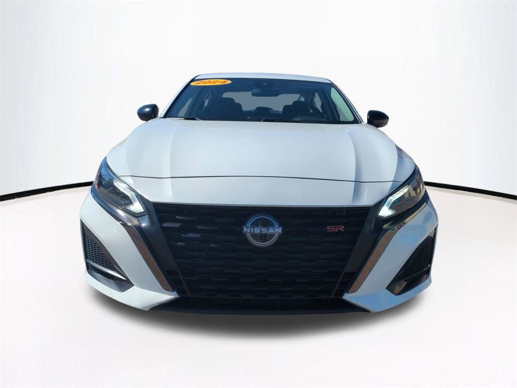 Used 2024 Nissan Altima 2.5 SR image 3