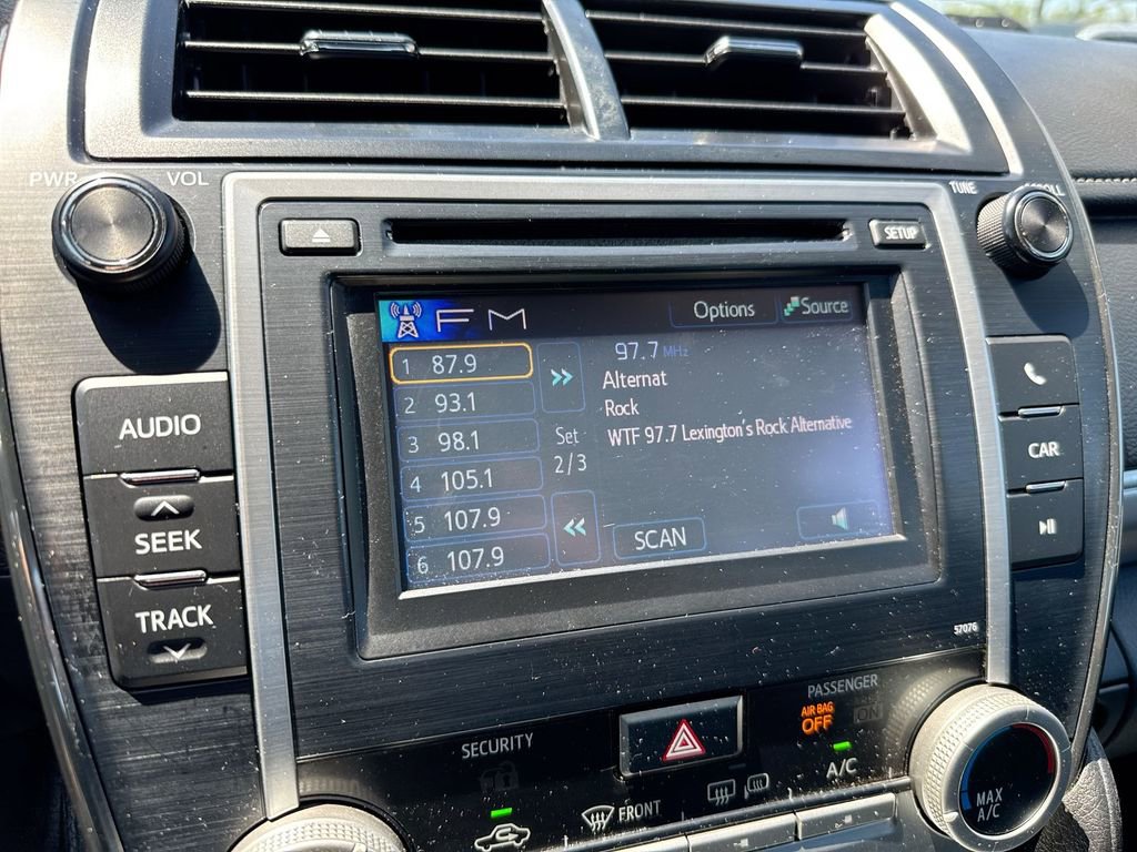 Used 2013 Toyota Camry SE FWD image 14