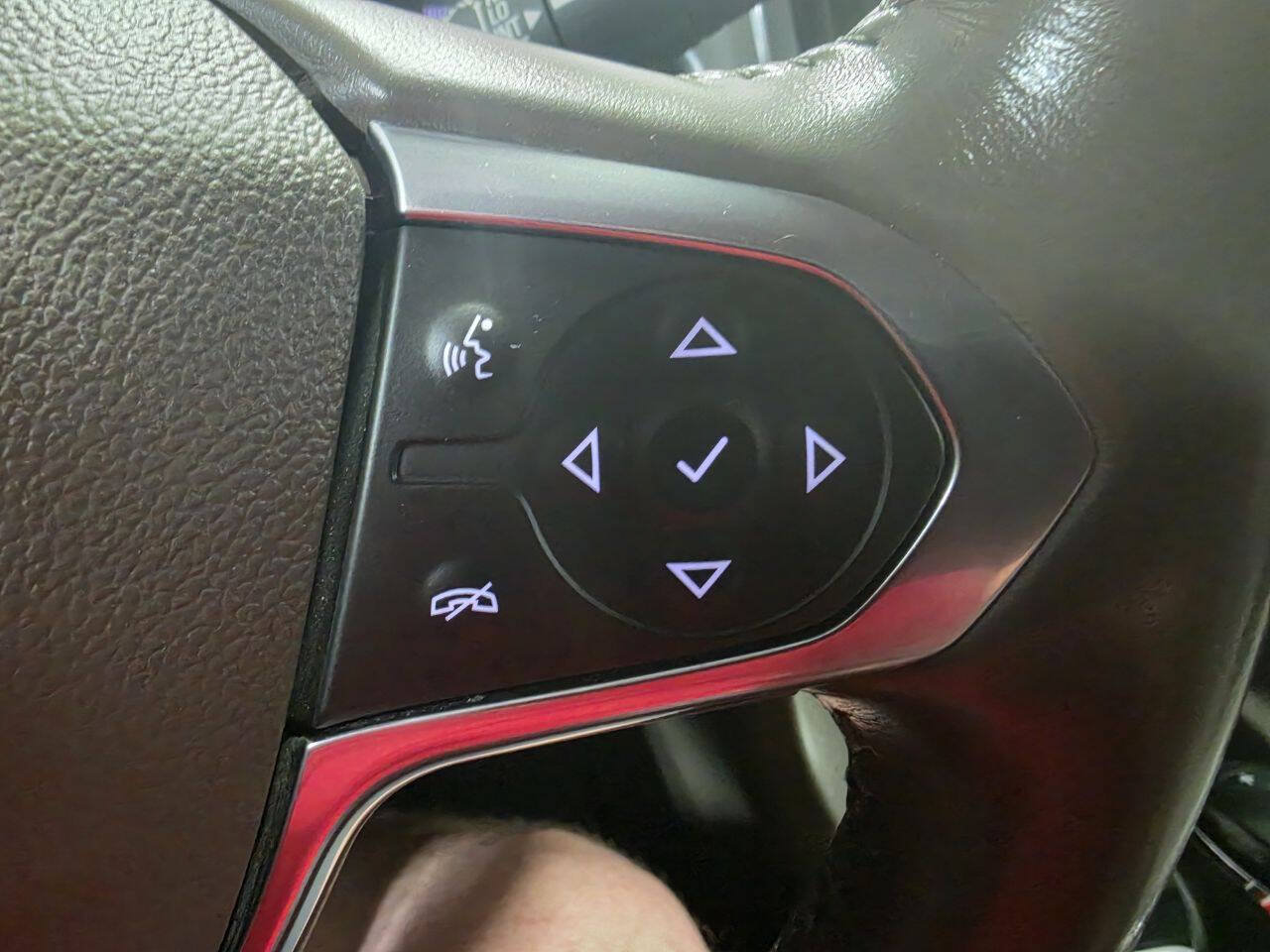 Used 2020 Chevrolet Traverse LT w/ LT Premium Package AWD/4WD image 32