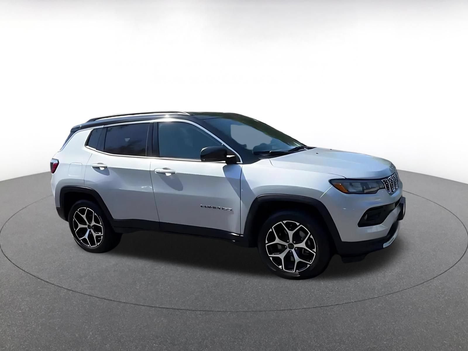Used 2025 Jeep Compass Limited AWD/4WD image 2
