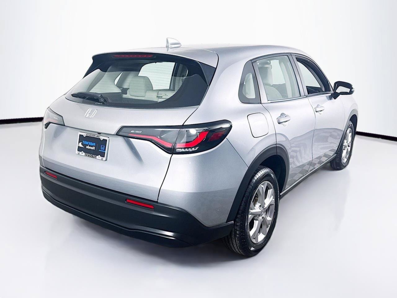 Used 2025 Honda HR-V LX image 9
