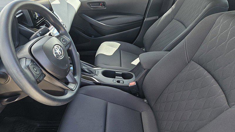 Used 2025 Toyota Corolla LE FWD image 10