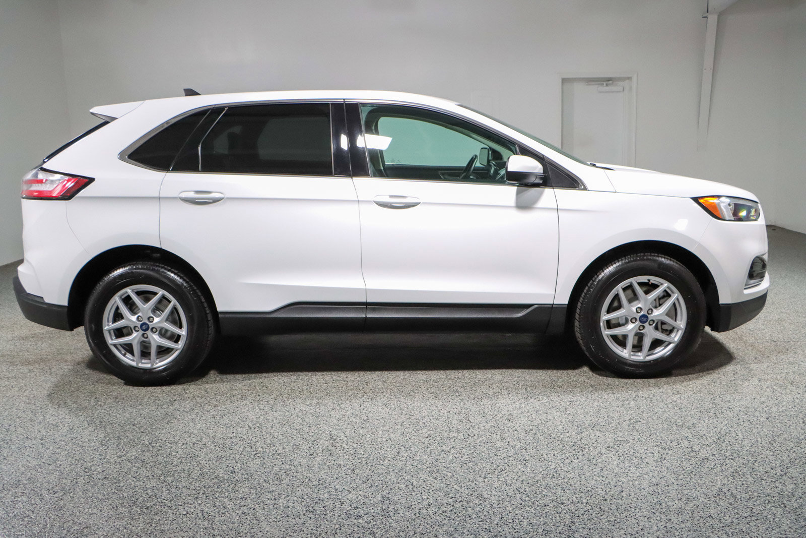 Used 2023 Ford Edge SEL image 6