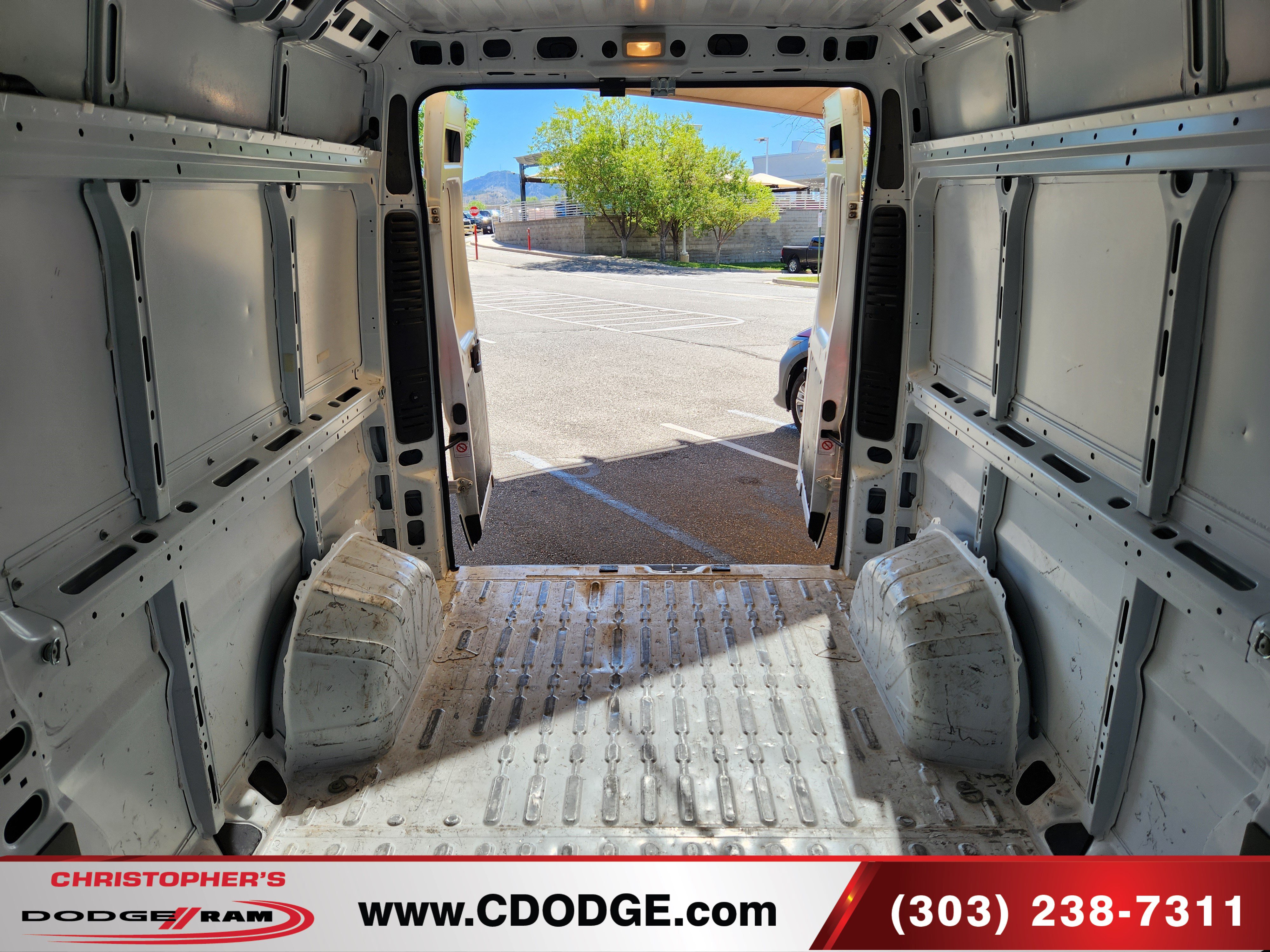 Used 2017 RAM ProMaster 2500 w/ Premium Appearance Group FWD image 21