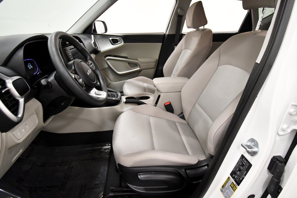 Certified 2025 Kia Soul LX FWD image 14
